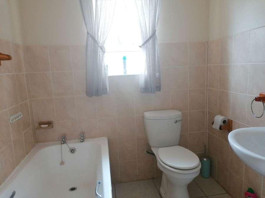 To Let 3 Bedroom Property for Rent in Marina Martinique Eastern Cape